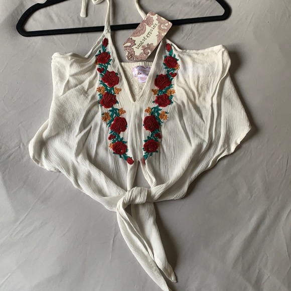 Embroidered Halter Top in White & Red - Picture 3 of 6
